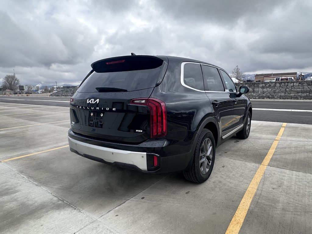 Photo 4 of this KIA TELLURIDE