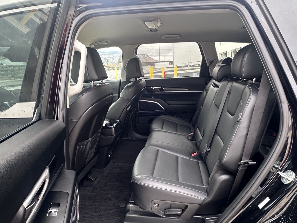 Photo 11 of this KIA TELLURIDE