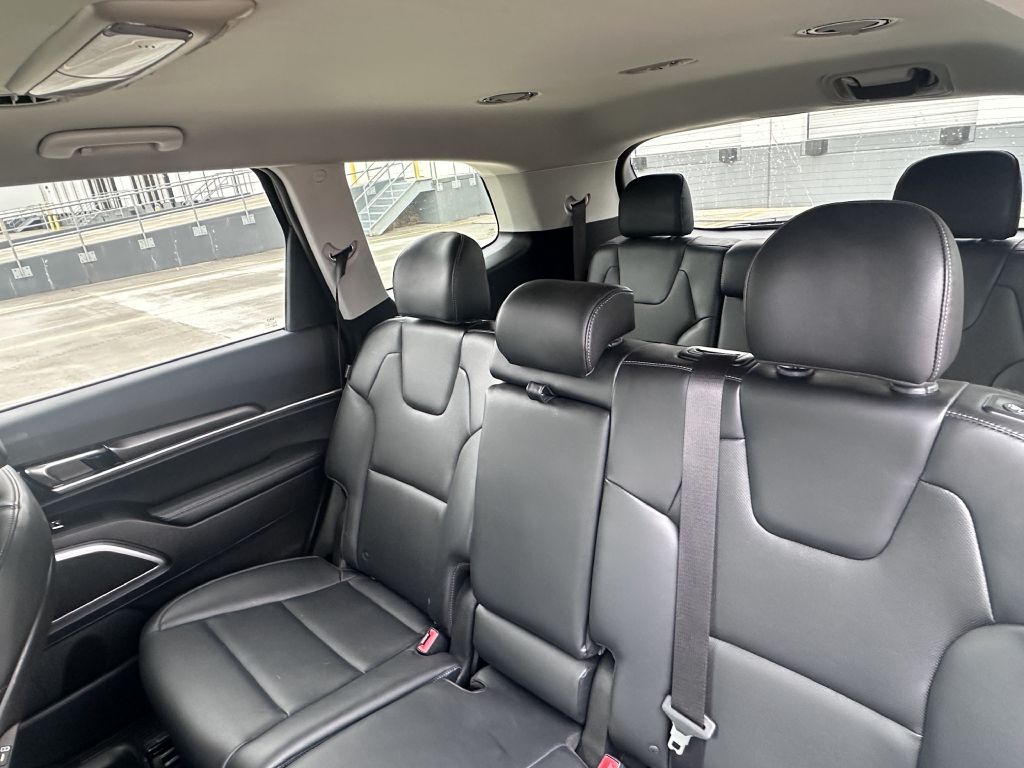 Photo 12 of this KIA TELLURIDE