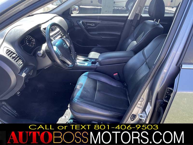 Photo 10 of this NISSAN ALTIMA