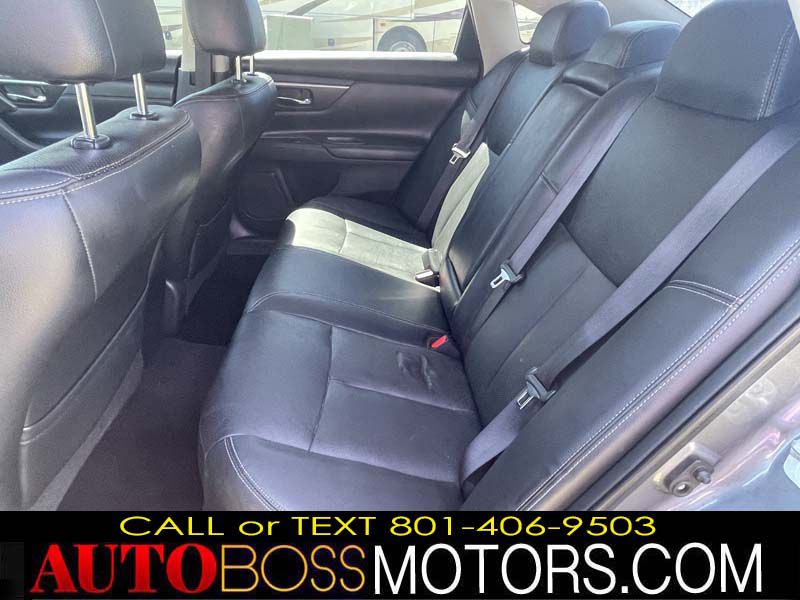 Photo 14 of this NISSAN ALTIMA