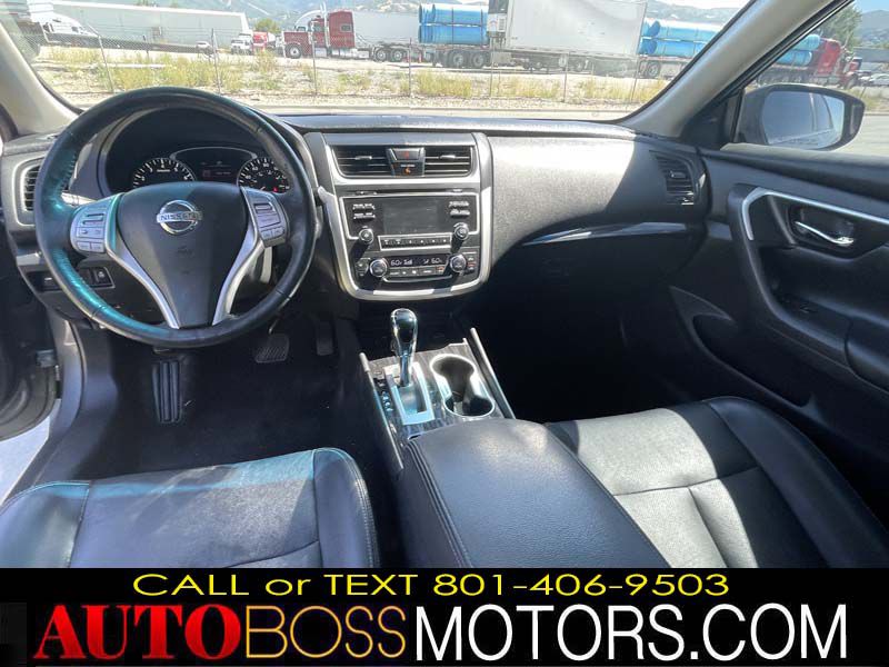Photo 17 of this NISSAN ALTIMA