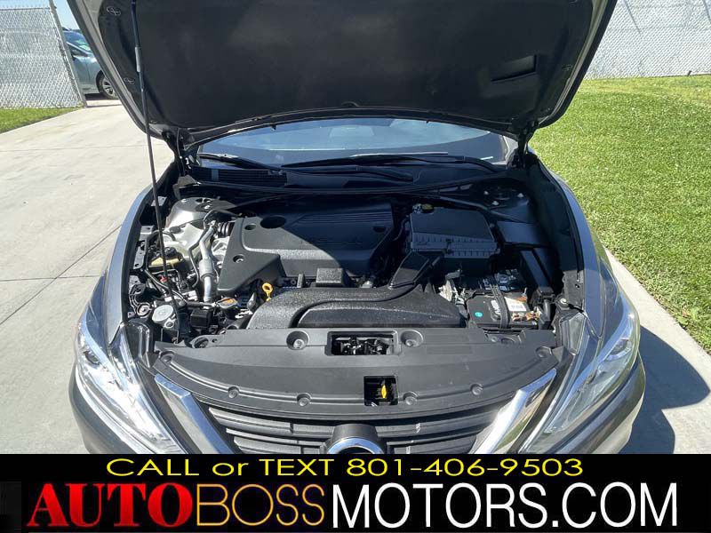 Photo 30 of this NISSAN ALTIMA