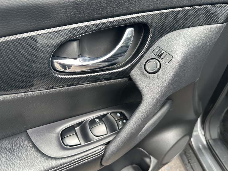 Photo 12 of this NISSAN ROGUE