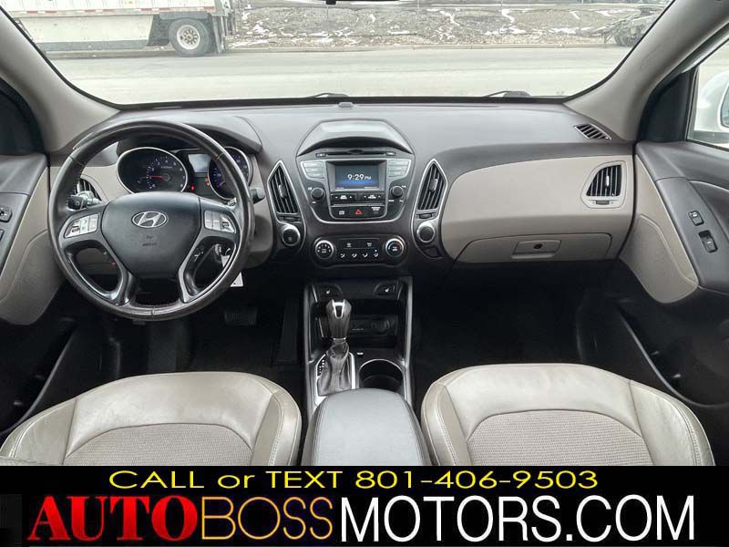 Photo 8 of this HYUNDAI TUCSON