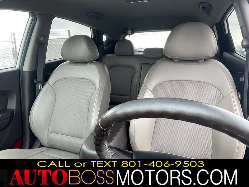 Photo 10 of this HYUNDAI TUCSON