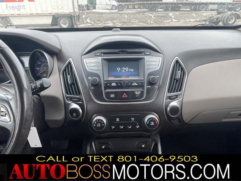 Photo 26 of this HYUNDAI TUCSON