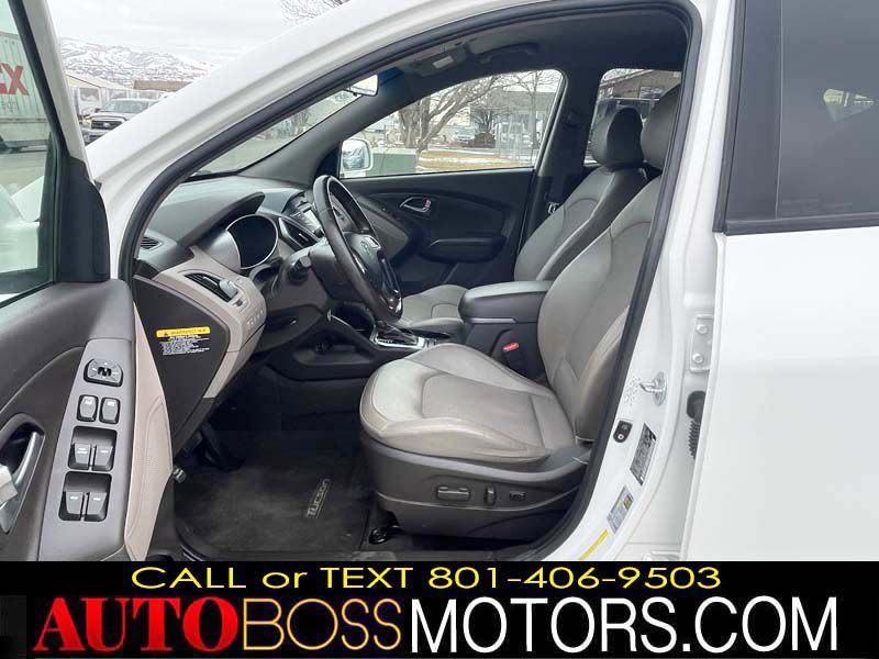 Photo 30 of this HYUNDAI TUCSON