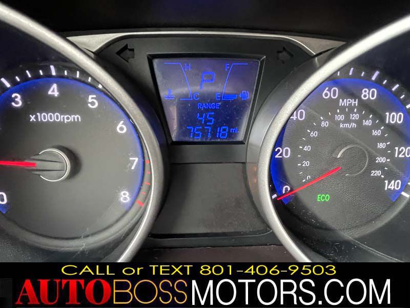 Photo 32 of this HYUNDAI TUCSON