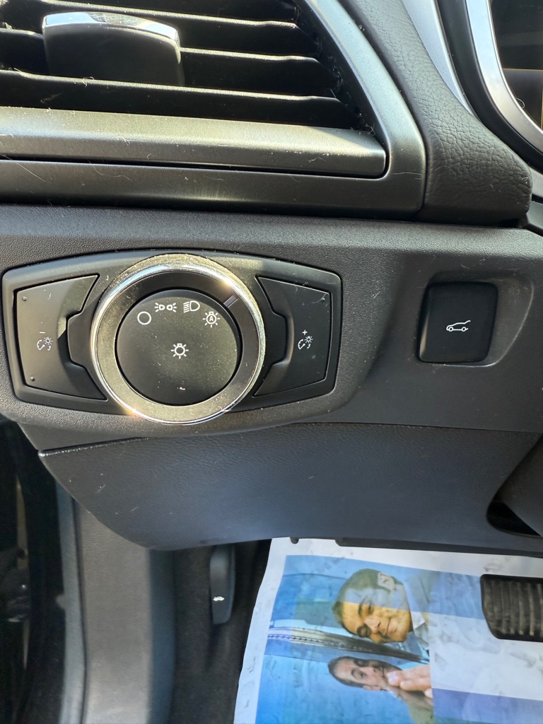 Photo 17 of this FORD FUSION