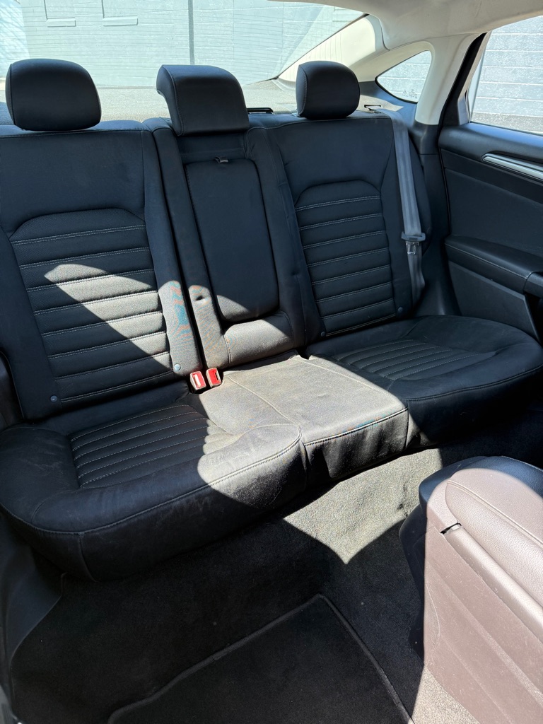 Photo 16 of this FORD FUSION