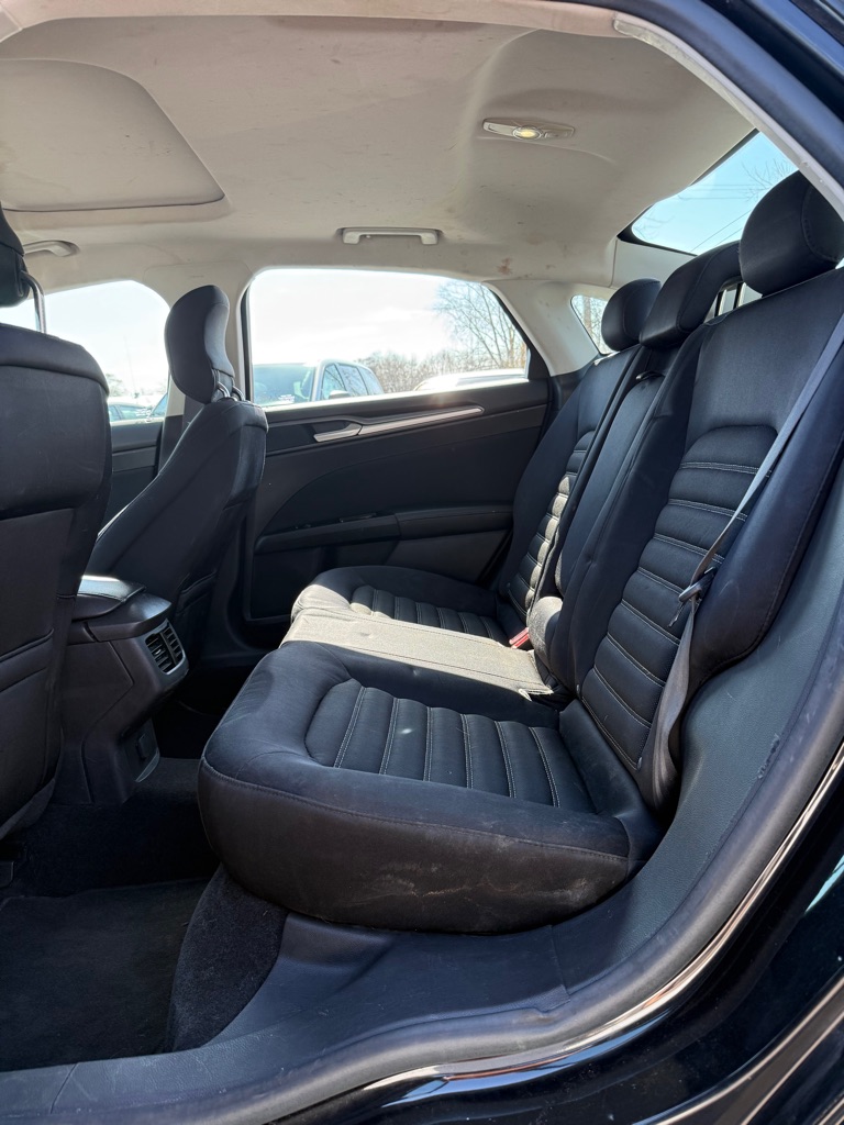 Photo 13 of this FORD FUSION