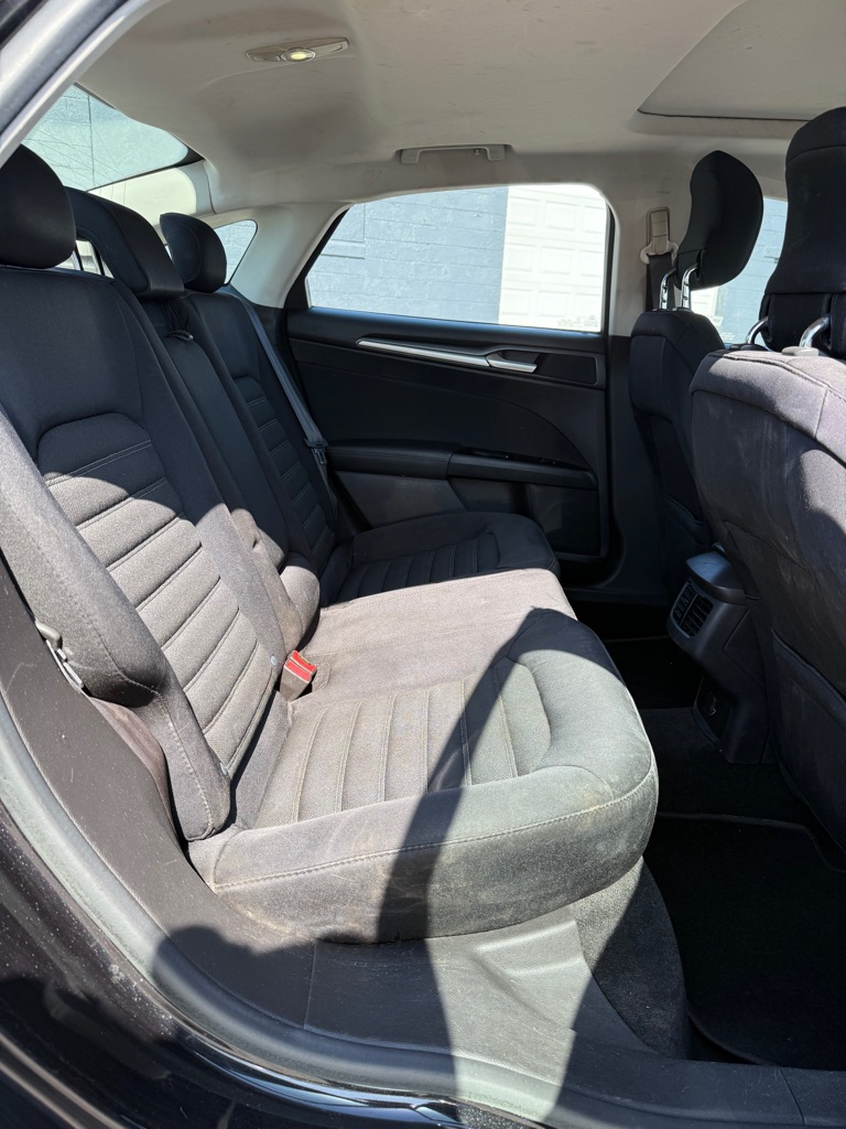 Photo 15 of this FORD FUSION