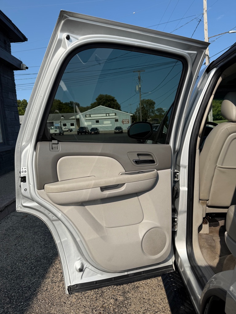 Photo 14 of this CHEVROLET TAHOE