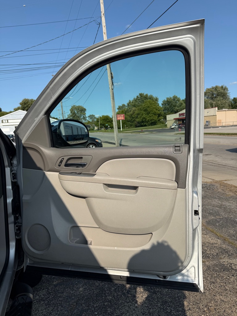 Photo 17 of this CHEVROLET TAHOE