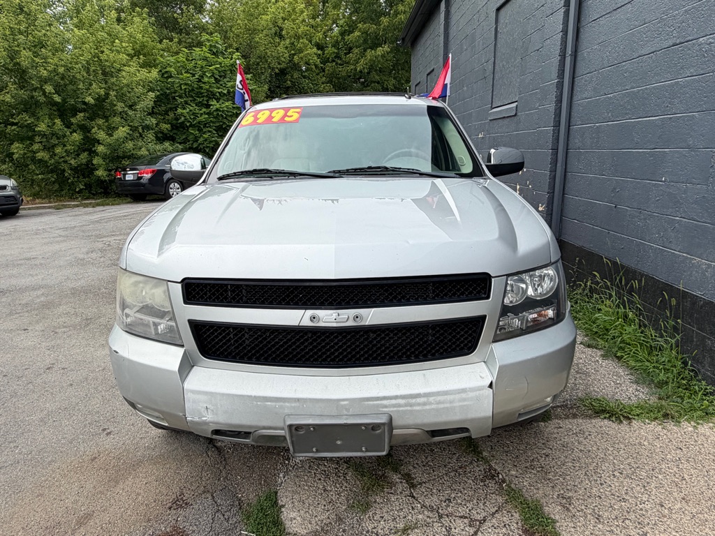 Photo 2 of this CHEVROLET TAHOE