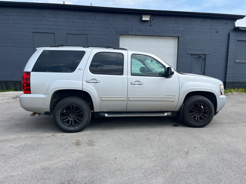 Photo 5 of this CHEVROLET TAHOE