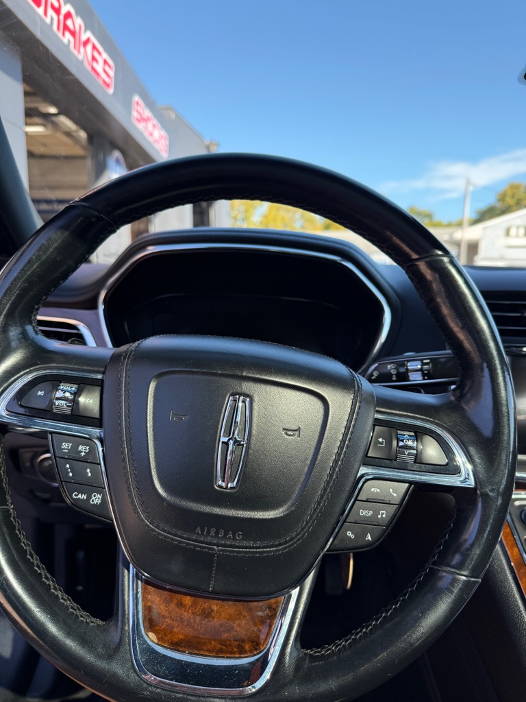 Photo 18 of this LINCOLN CONTINENTAL