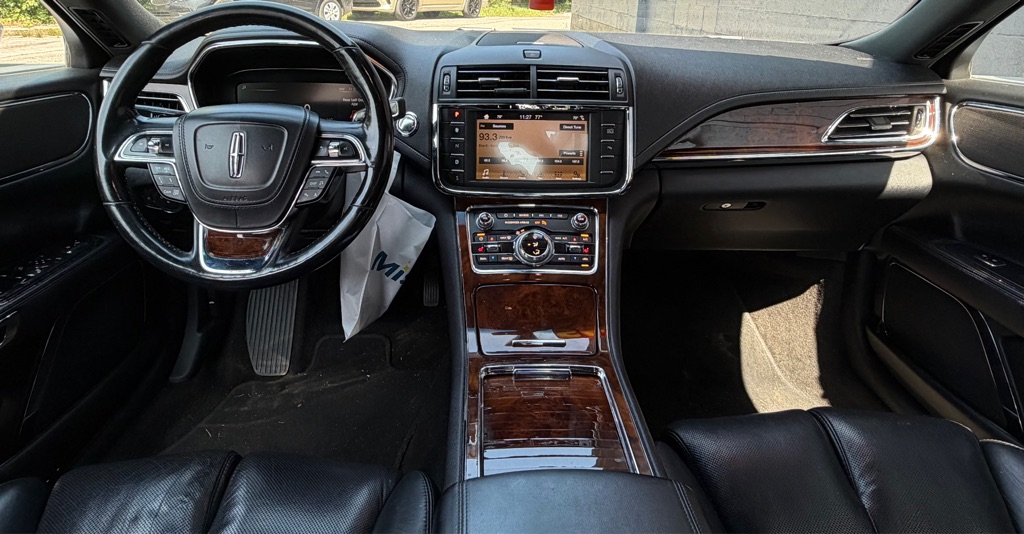 Photo 12 of this LINCOLN CONTINENTAL