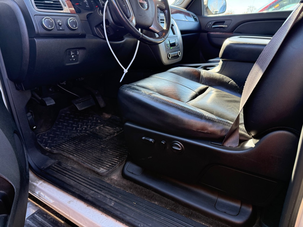 Photo 6 of this GMC SIERRA