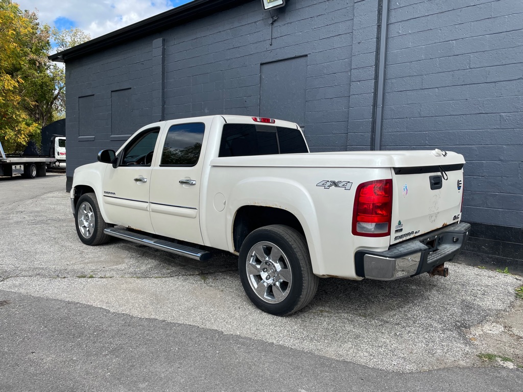 Photo 3 of this GMC SIERRA