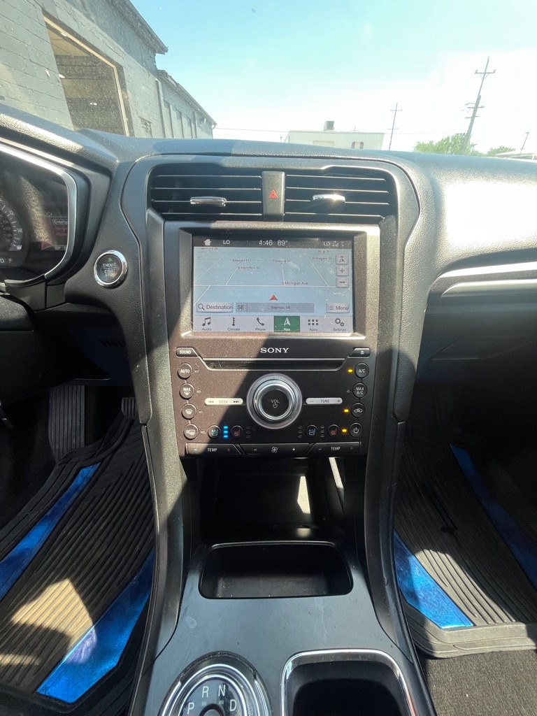Photo 14 of this FORD FUSION