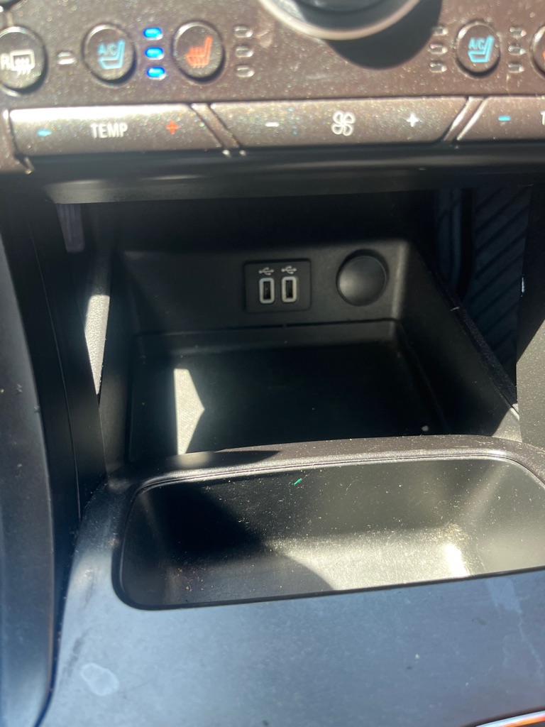 Photo 19 of this FORD FUSION