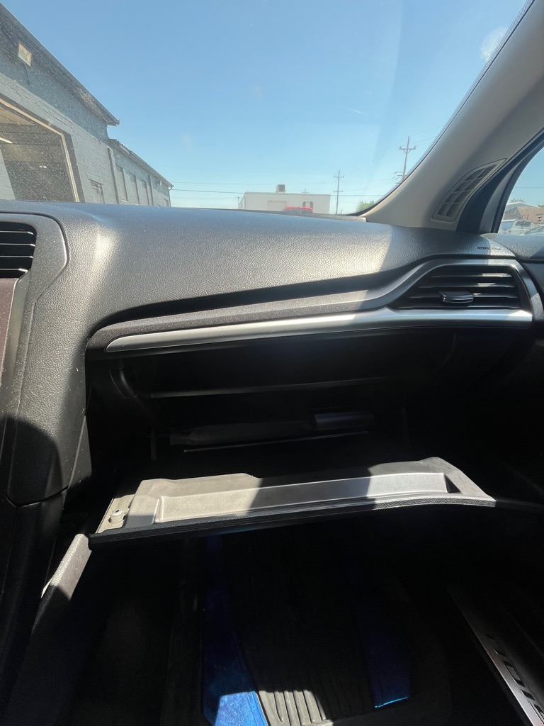 Photo 16 of this FORD FUSION