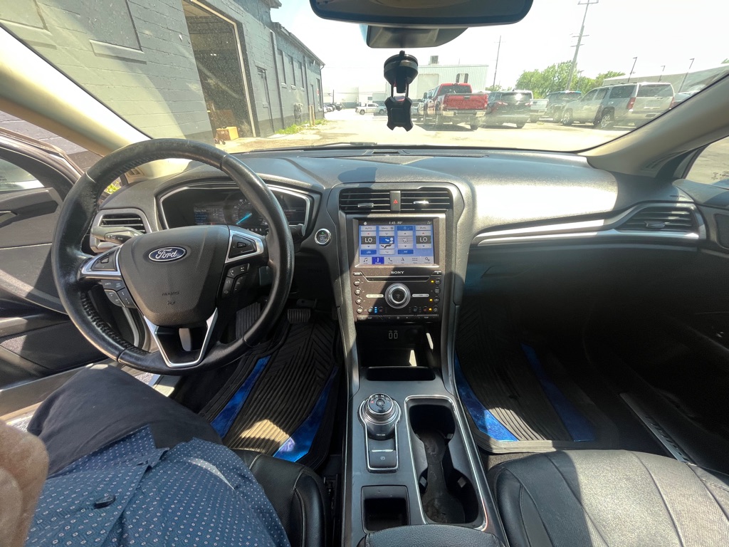 Photo 18 of this FORD FUSION