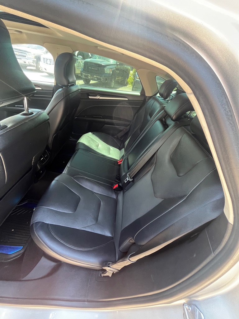 Photo 21 of this FORD FUSION