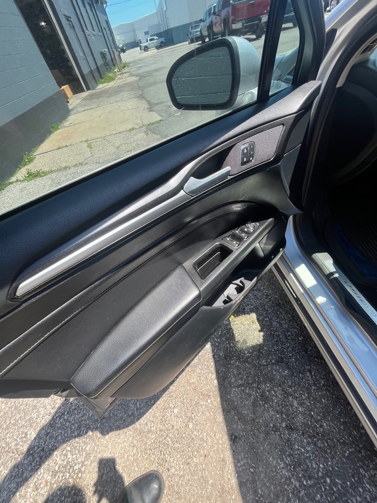 Photo 20 of this FORD FUSION