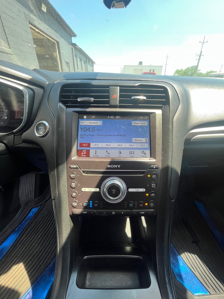 Photo 15 of this FORD FUSION