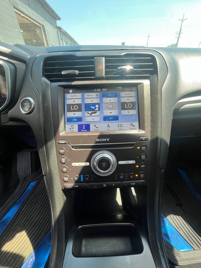 Photo 17 of this FORD FUSION
