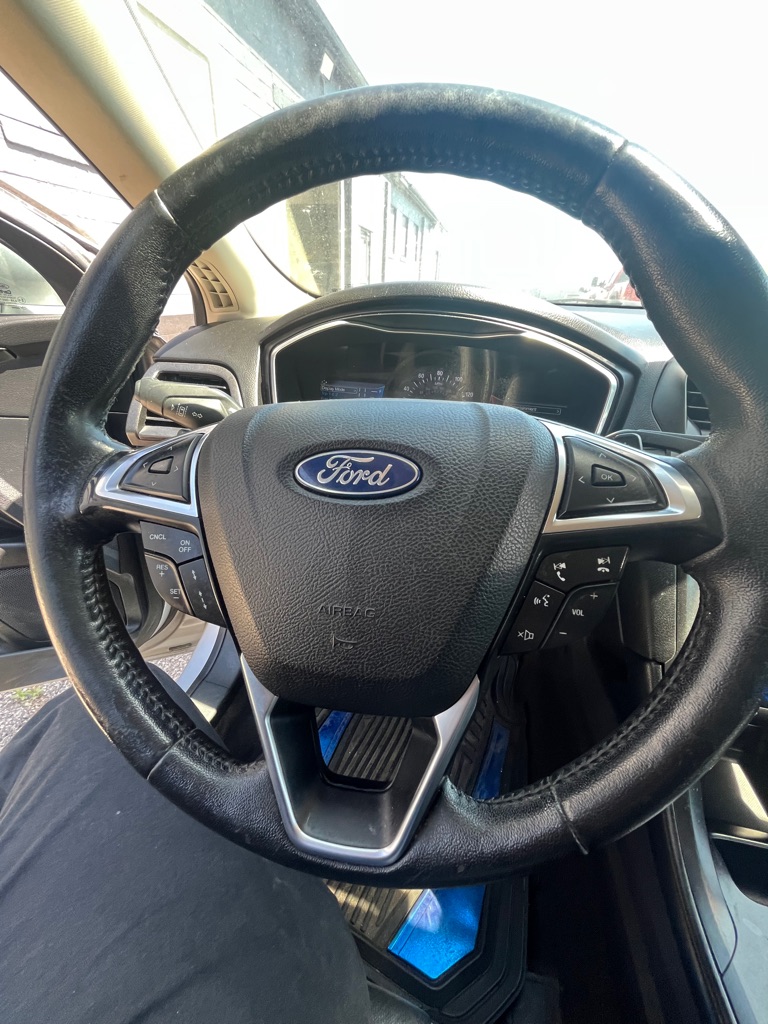 Photo 12 of this FORD FUSION