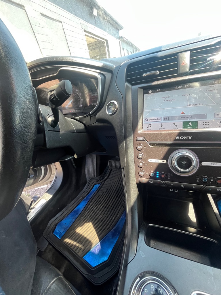 Photo 13 of this FORD FUSION