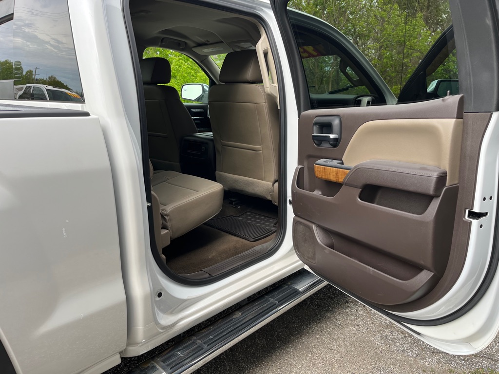 Photo 14 of this GMC SIERRA