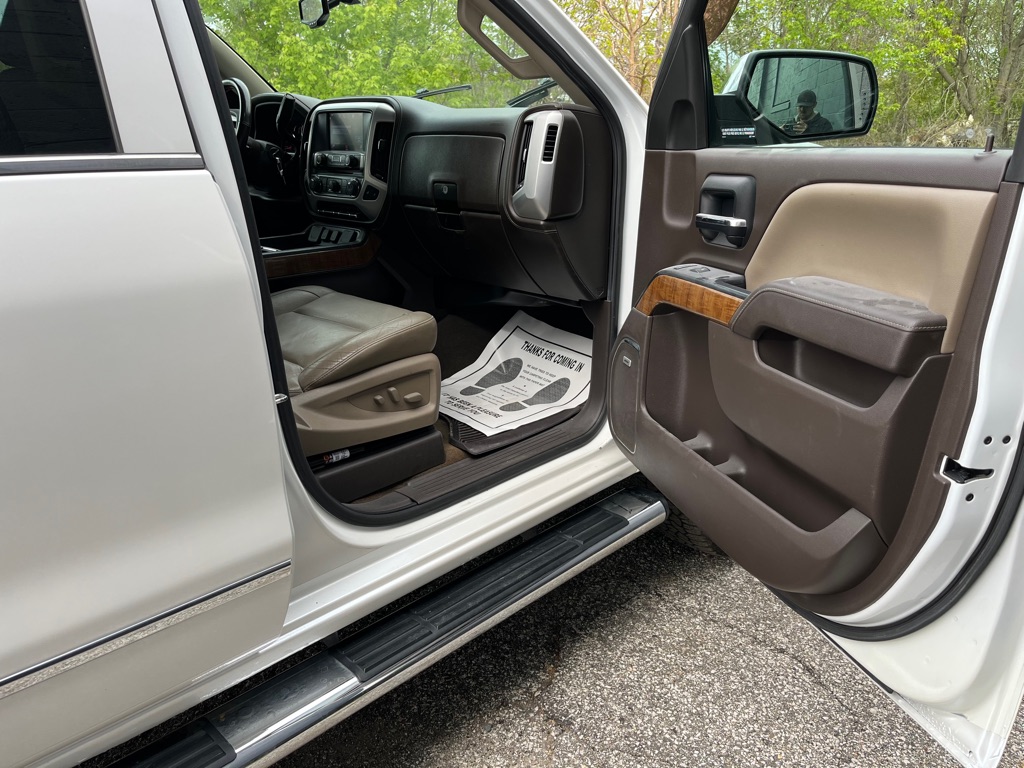 Photo 13 of this GMC SIERRA