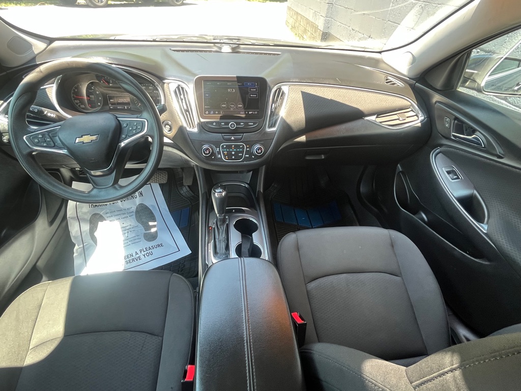 Photo 24 of this CHEVROLET MALIBU
