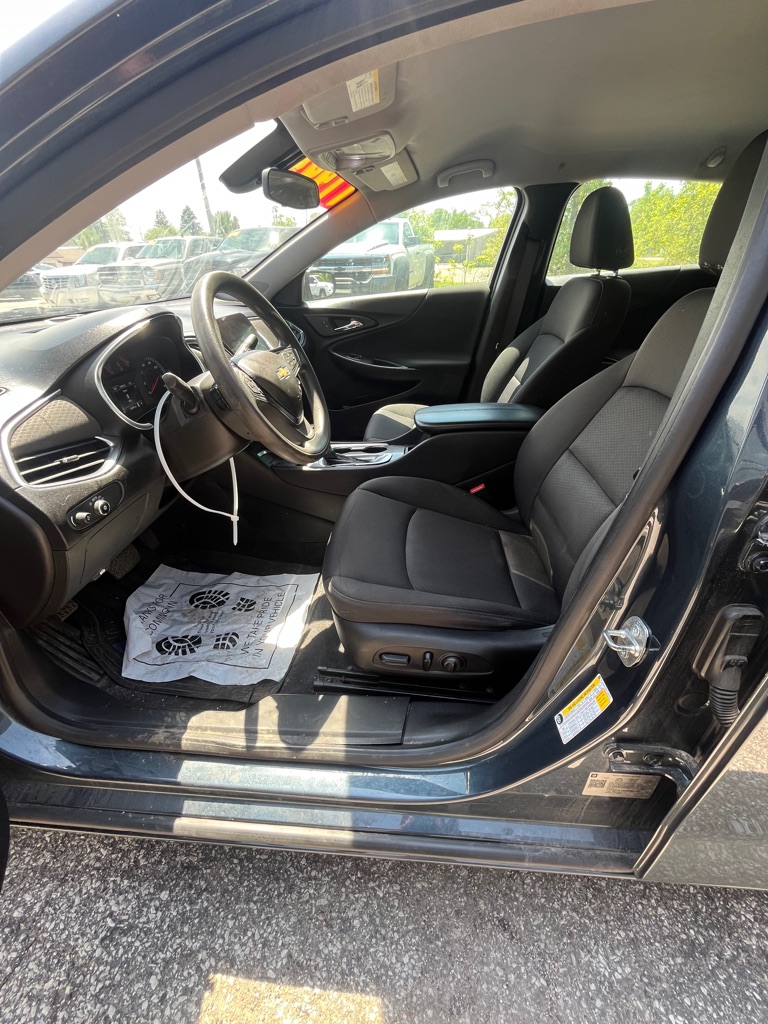 Photo 10 of this CHEVROLET MALIBU