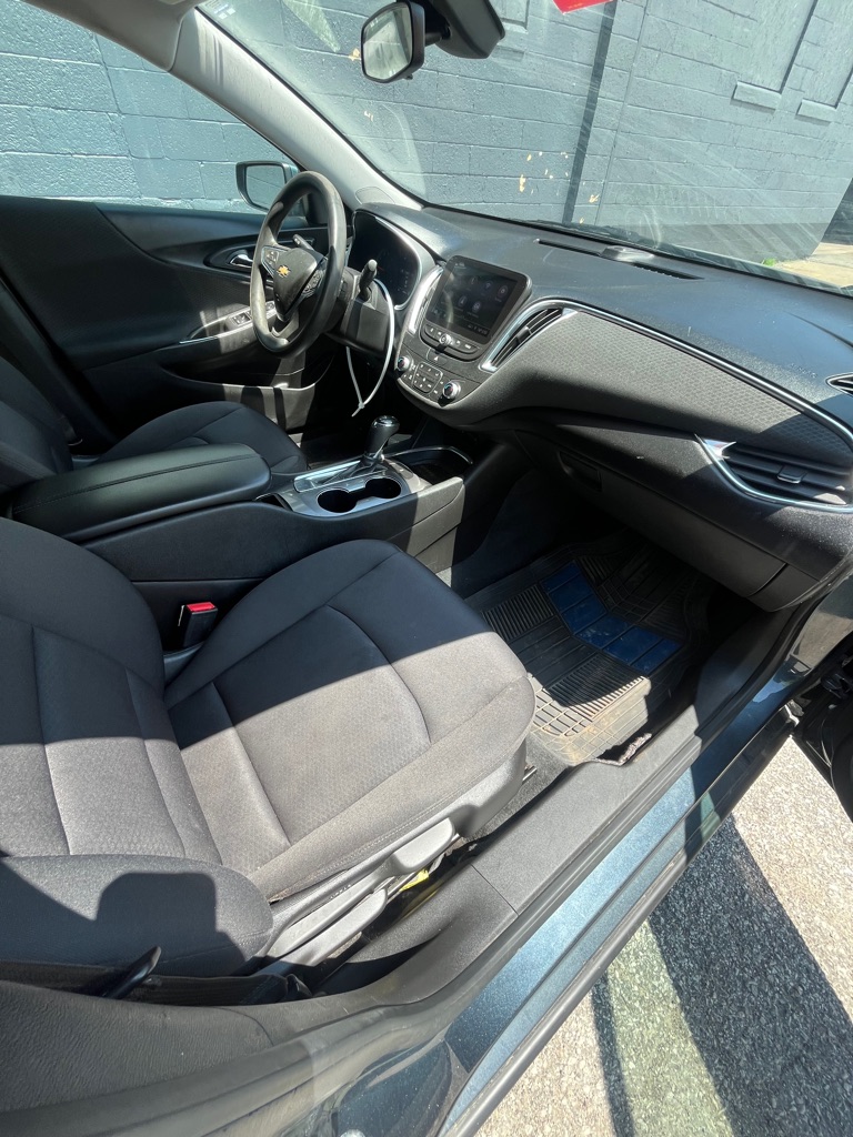 Photo 14 of this CHEVROLET MALIBU