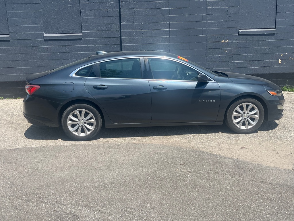 Photo 3 of this CHEVROLET MALIBU