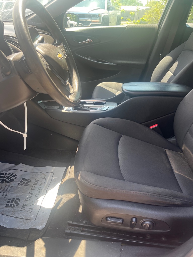 Photo 9 of this CHEVROLET MALIBU