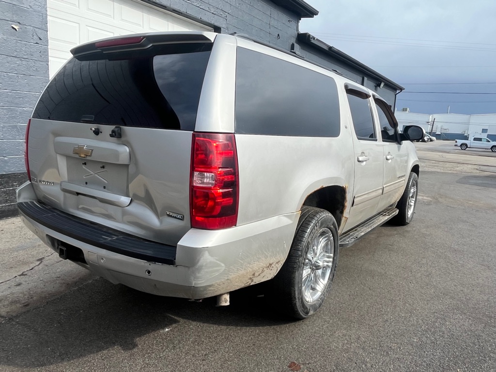 Photo 7 of this CHEVROLET SUBURBAN