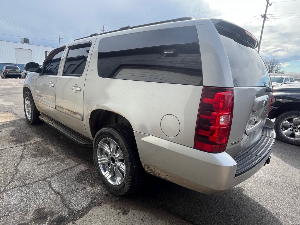 Photo 5 of this CHEVROLET SUBURBAN