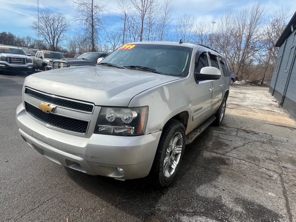 Photo 3 of this CHEVROLET SUBURBAN