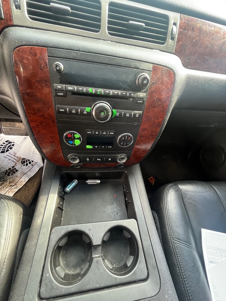Photo 16 of this CHEVROLET SUBURBAN