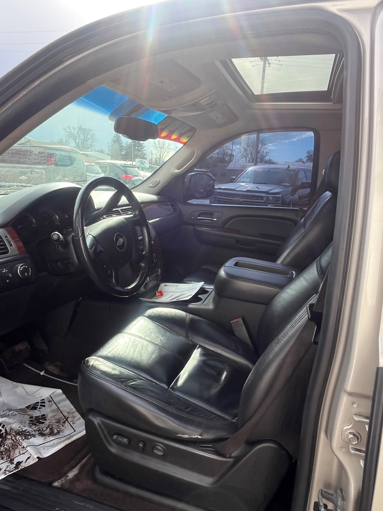 Photo 9 of this CHEVROLET SUBURBAN
