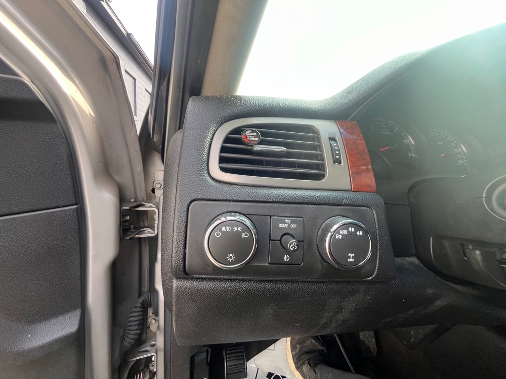 Photo 14 of this CHEVROLET SUBURBAN