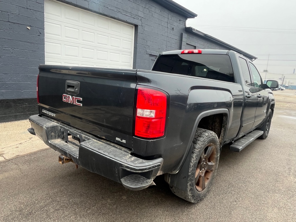 Photo 6 of this GMC SIERRA