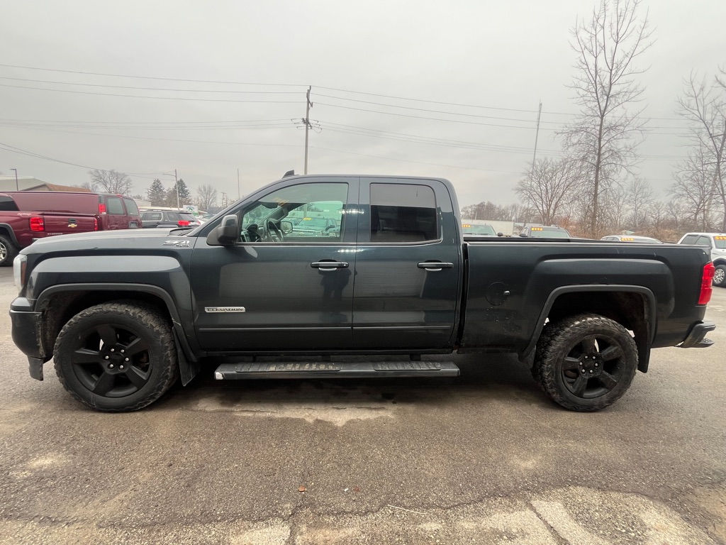 Photo 3 of this GMC SIERRA